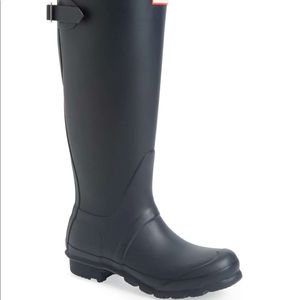 HUNTER brand NEW matte Blue Boots size 5\6